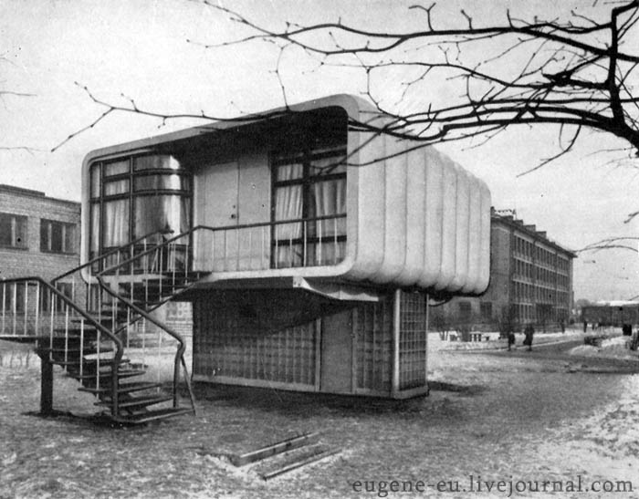Пластмассовый дом в Ленинграде